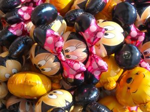 Luftballons mit Disneymotive, Minnie Maus, Mickey Maus und Winnie Puh